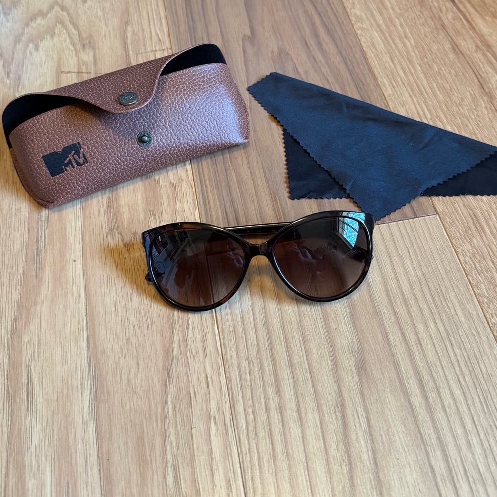 MTV Black Sunglasses Classic Style